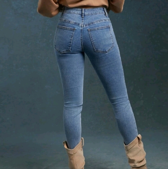 Embroidered Stretch Skinny Jeans - Picture 2 of 4